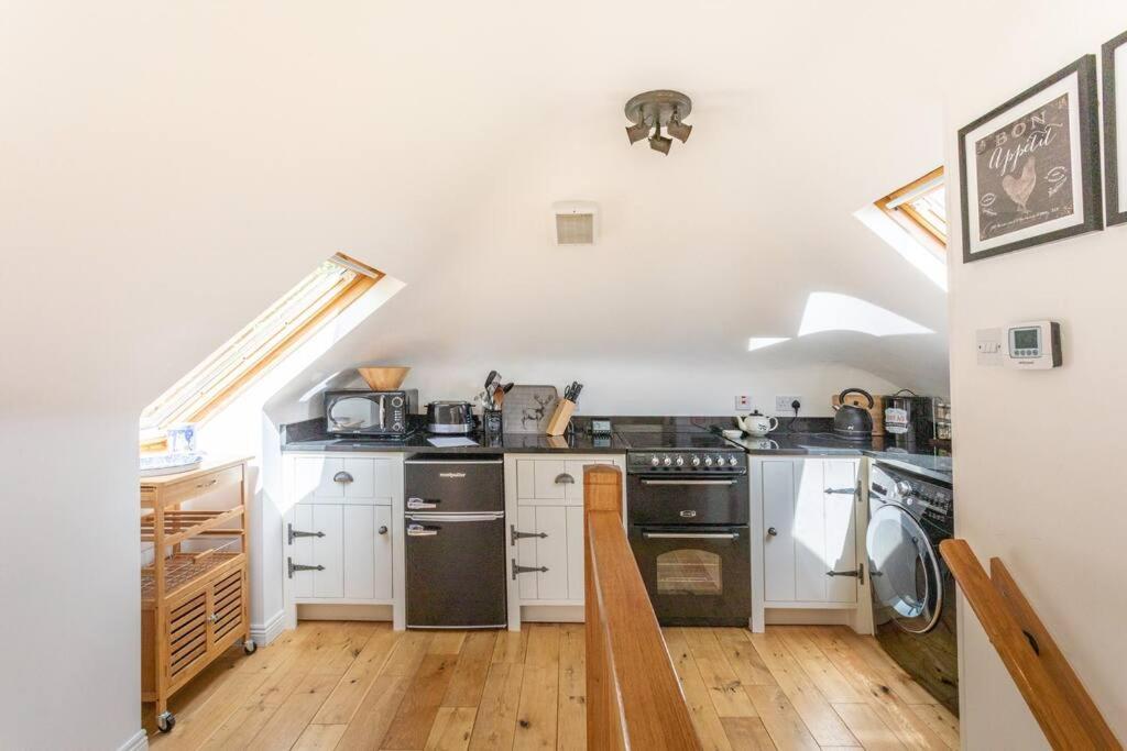 The Mews - A Cottage With A Spectacular Lake View Port Of Menteith Exteriör bild