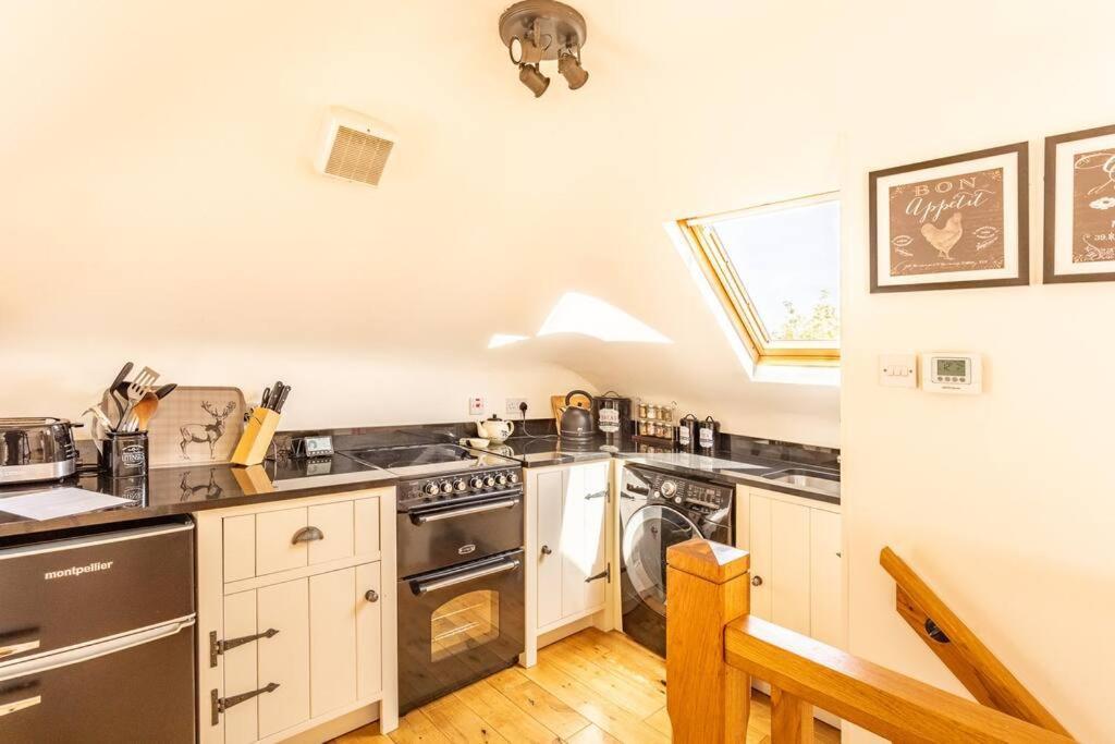 The Mews - A Cottage With A Spectacular Lake View Port Of Menteith Exteriör bild